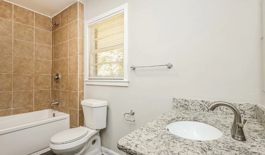 3966 Mosley Dr - Photo 4 of 15