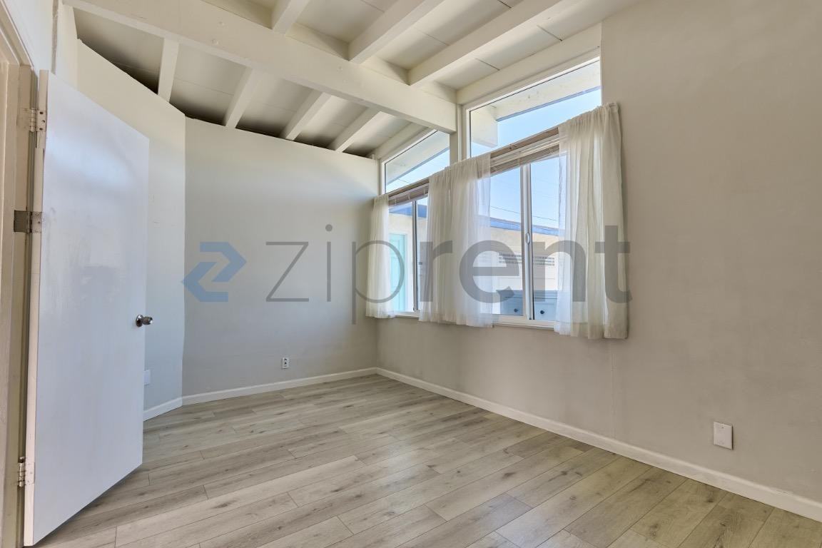 915 N Holly St #1 - Photo 7 of 15