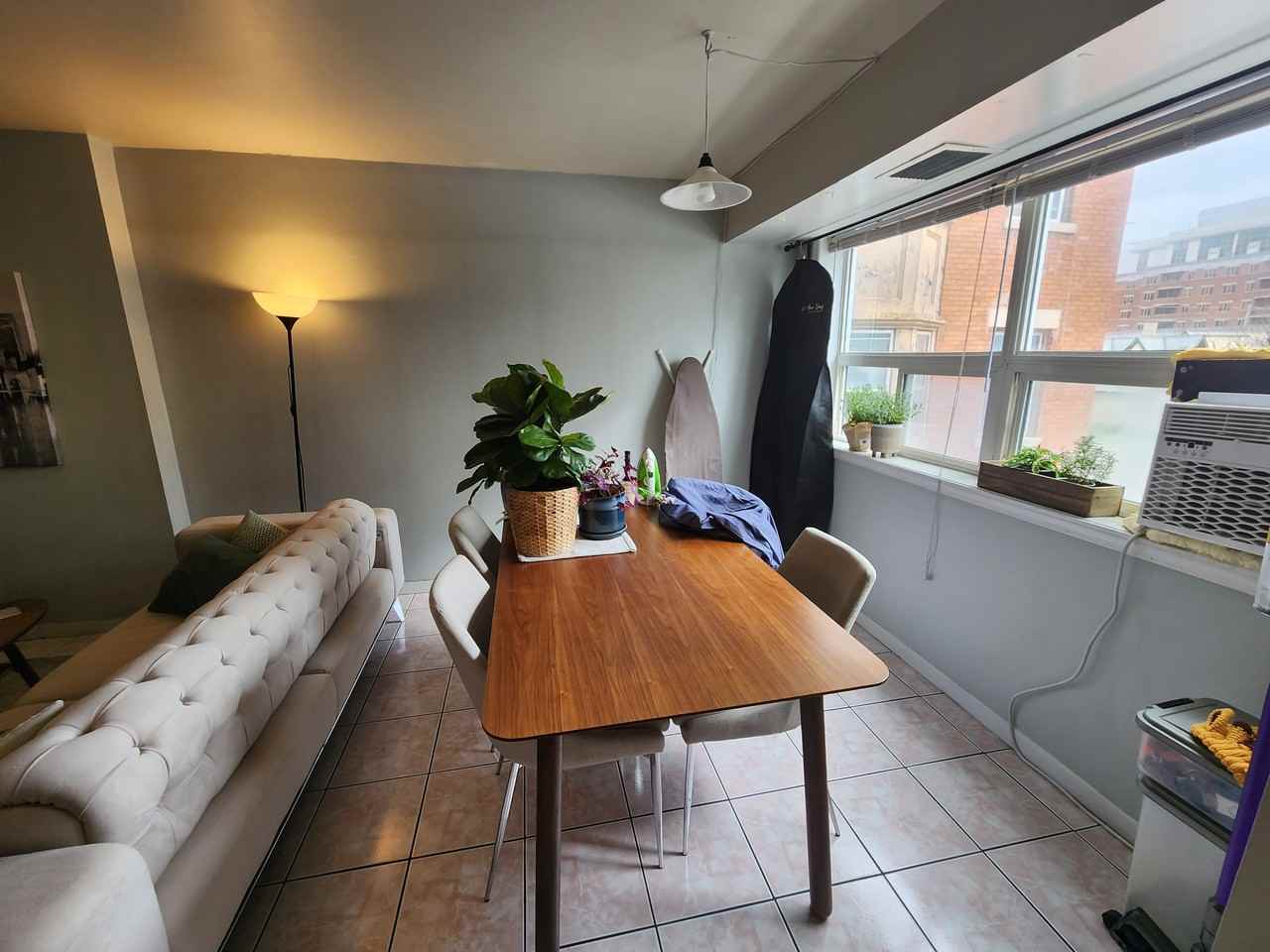 380 Frank Street - Photo 4 of 14