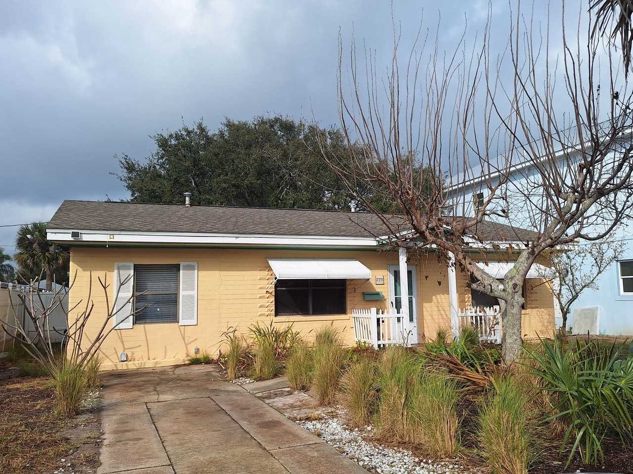 208 Due East St - Photo 2 of 22