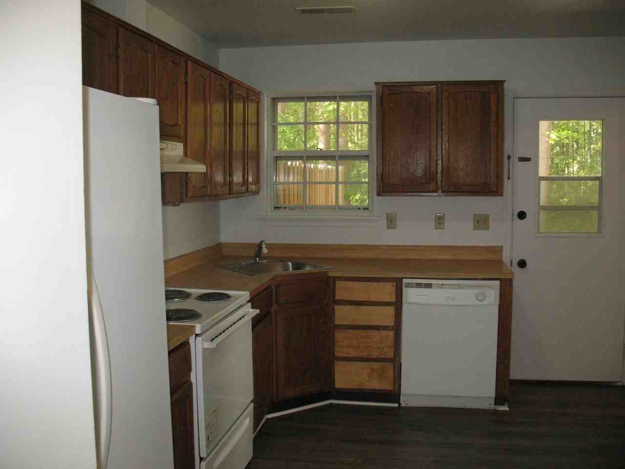 270 Albert Ct - Photo 5 of 25