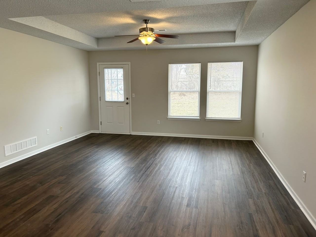 1100 Nw Willow Dr - Photo 4 of 9