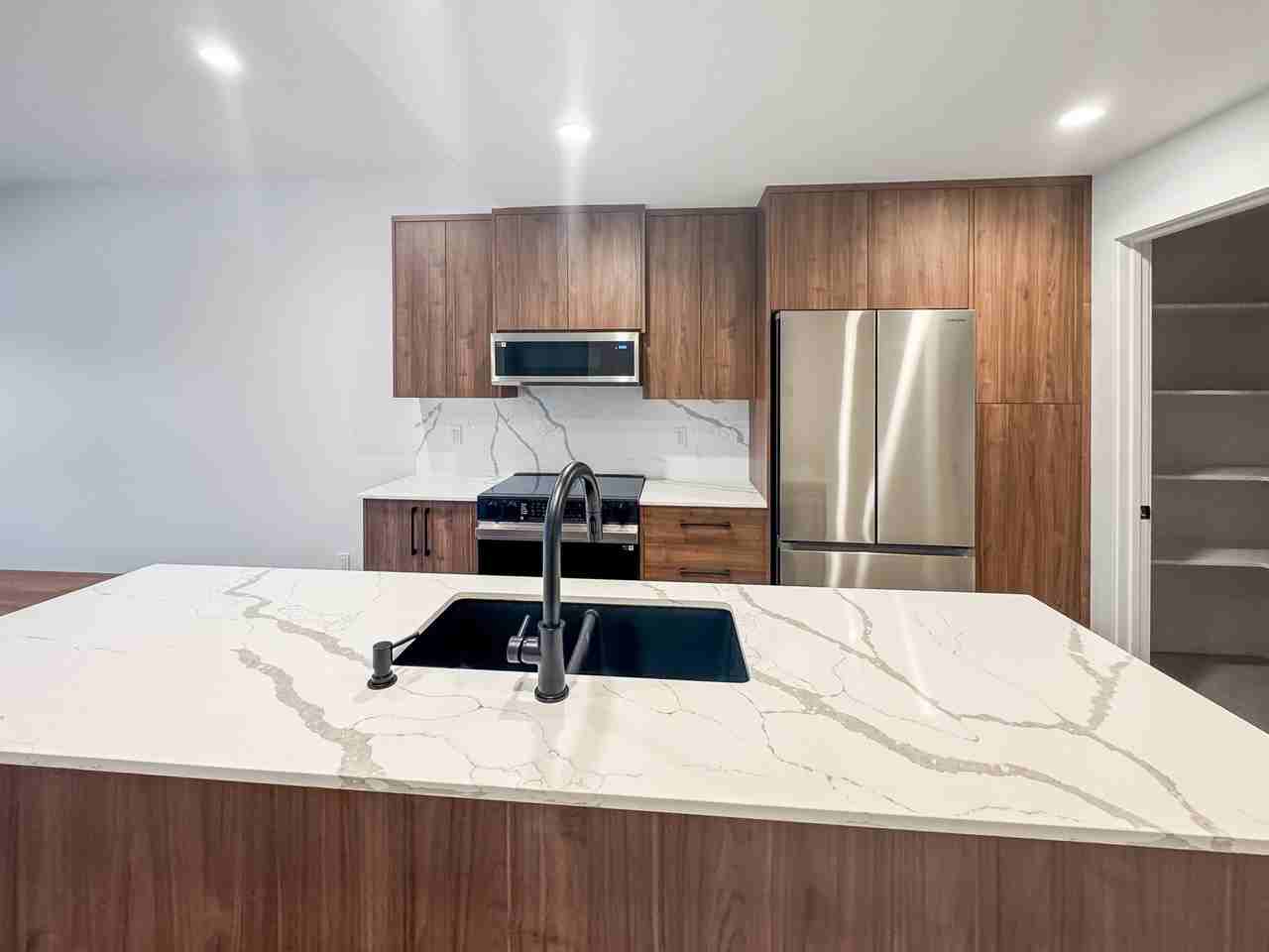 83 Coulee Cres Sw - Photo 2 of 18