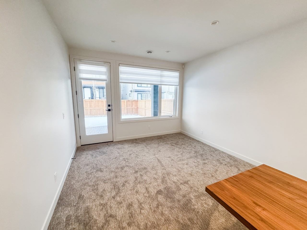 83 Coulee Cres Sw - Photo 5 of 18