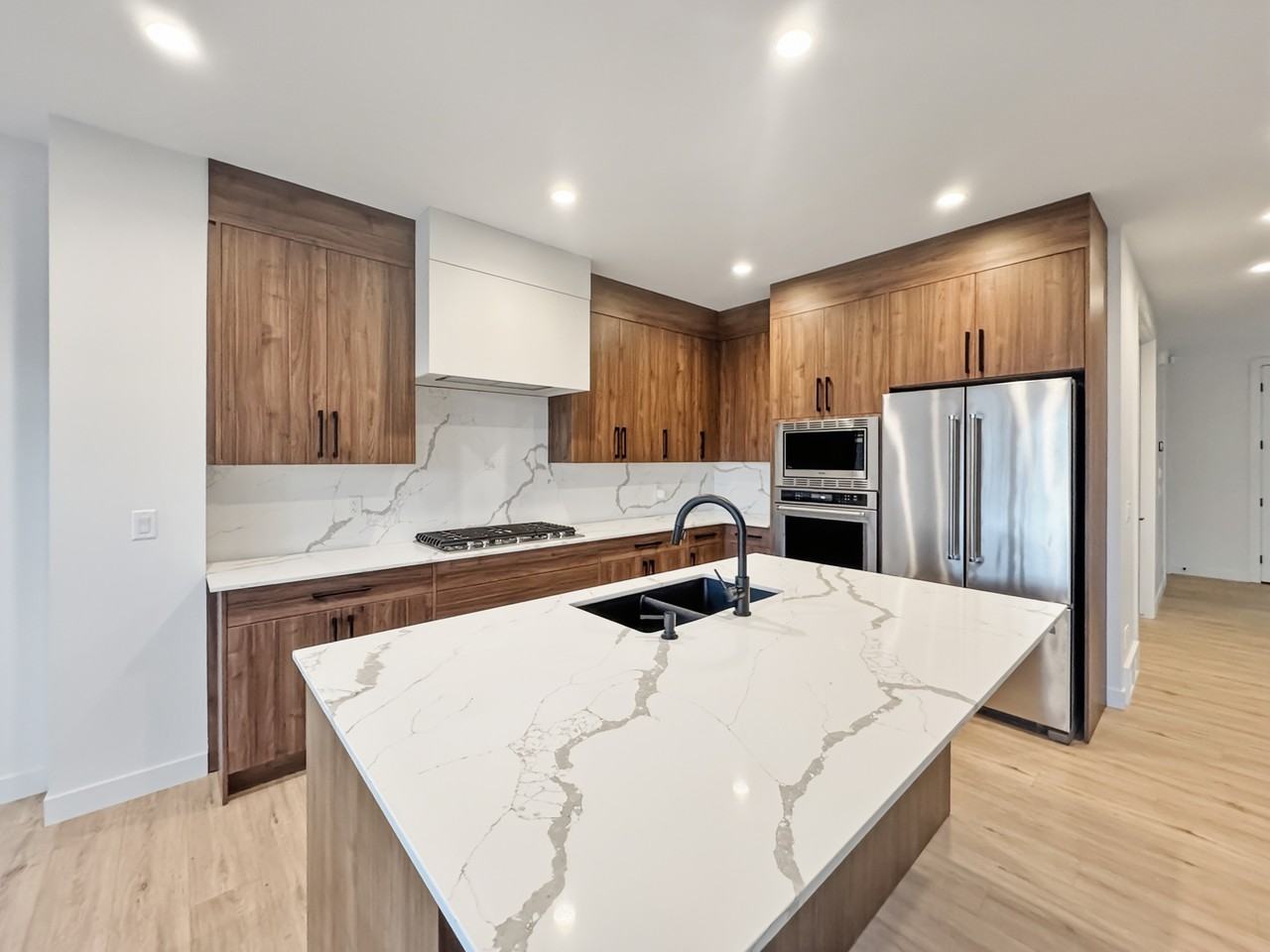 83 Coulee Cres Sw - Photo 3 of 42