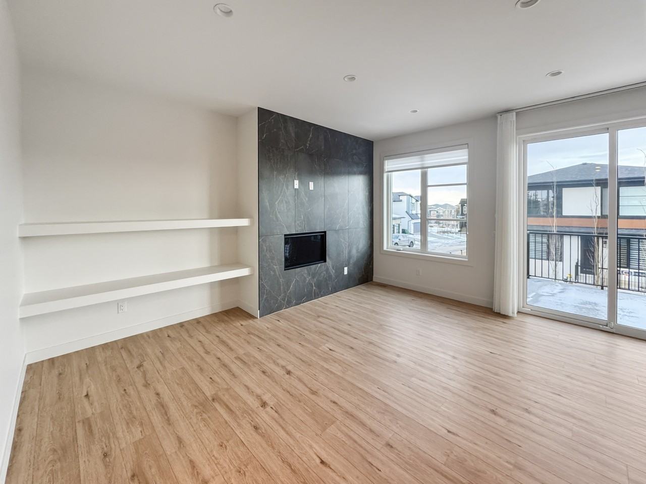 83 Coulee Cres Sw - Photo 5 of 42