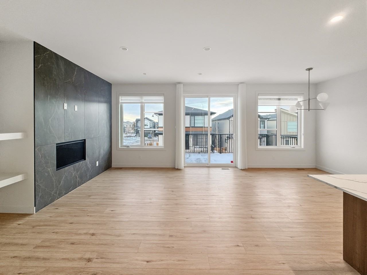 83 Coulee Cres Sw - Photo 6 of 42