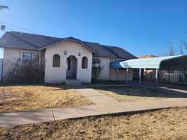 featured image of 208 S Globe Ave