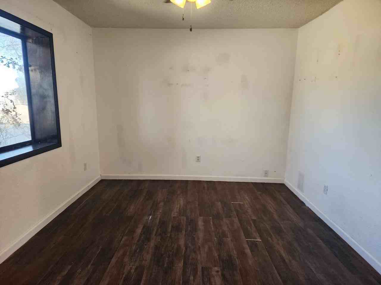 208 S Globe Ave - Photo 3 of 34