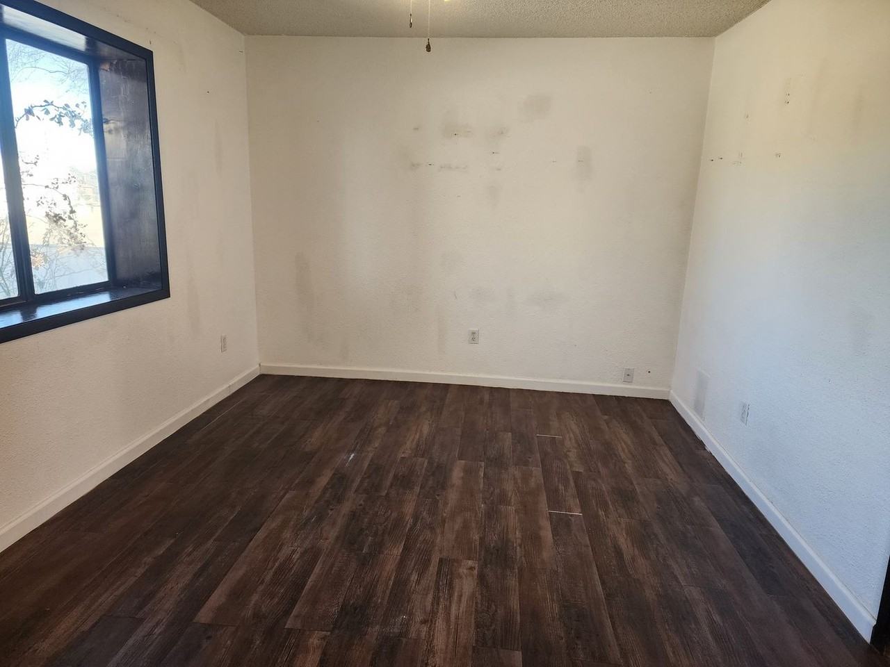 208 S Globe Ave - Photo 5 of 34