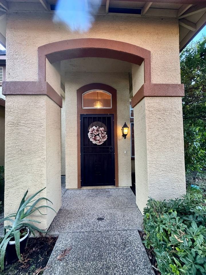 351 Seaton Dr - Photo 2 of 39