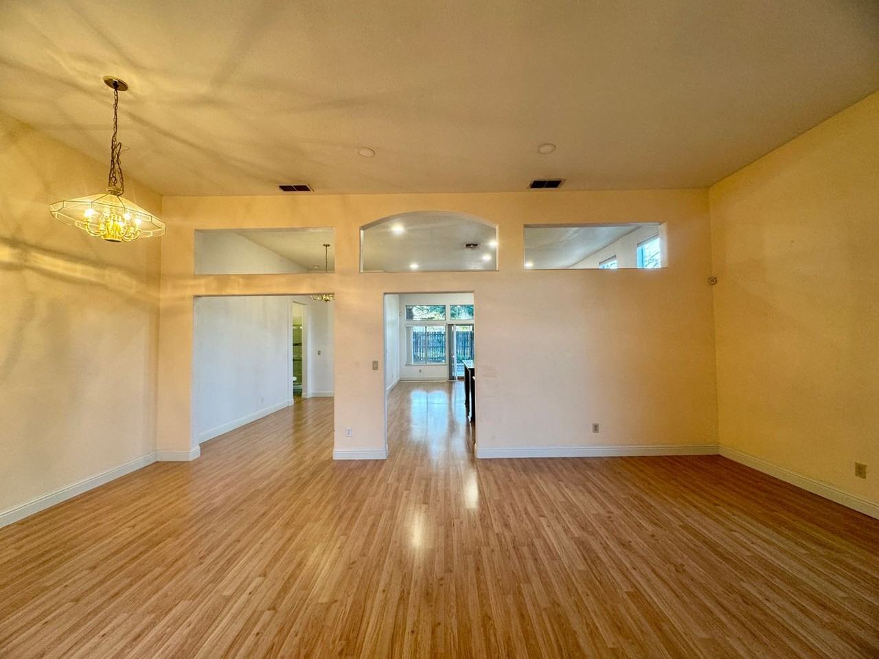 351 Seaton Dr - Photo 3 of 39