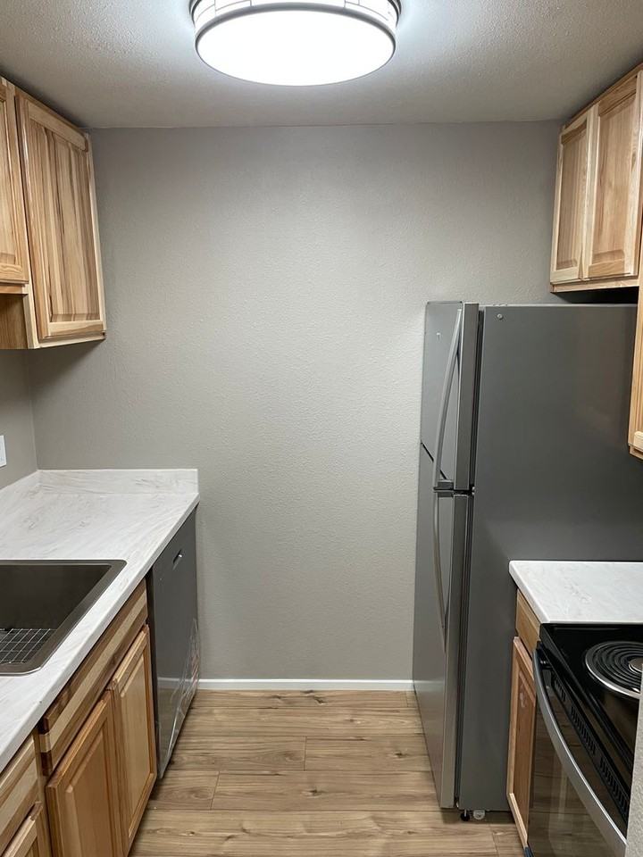 517 Burnett Ave S #1 - Photo 2 of 2