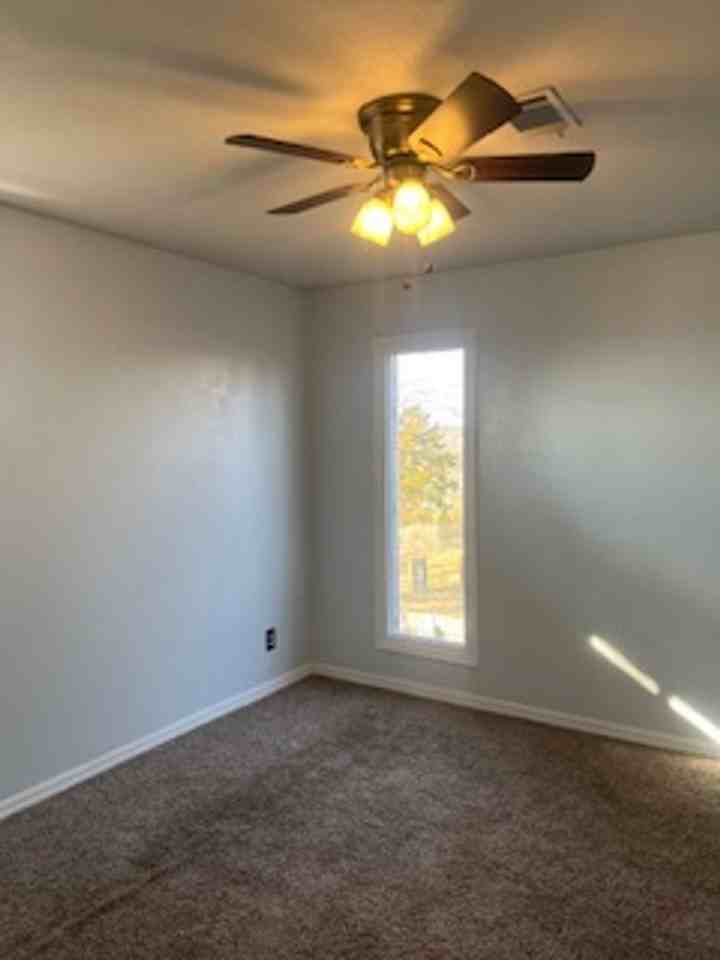 2605 S 66th St - Photo 7 of 17