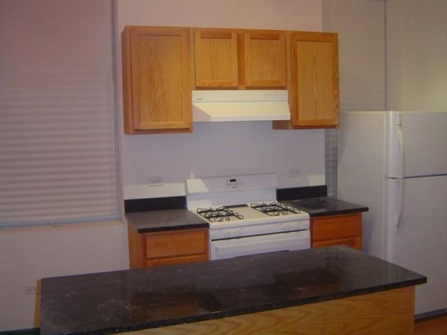 1131 W 18th St - Photo 2 of 10