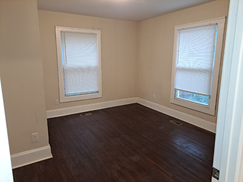 609 W Garrison Blvd - Photo 6 of 7