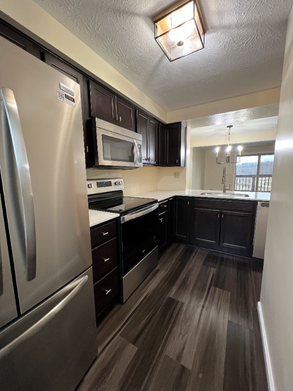 378 Scott Ln - Photo 2 of 35