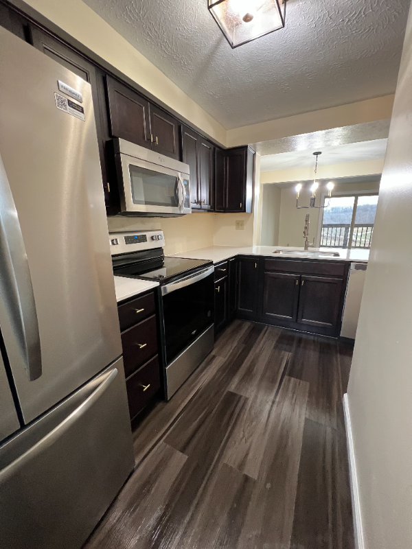 378 Scott Ln - Photo 3 of 35