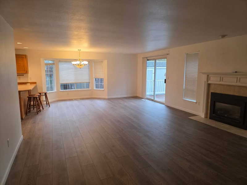 8019 57th Dr Ne - Photo 6 of 18