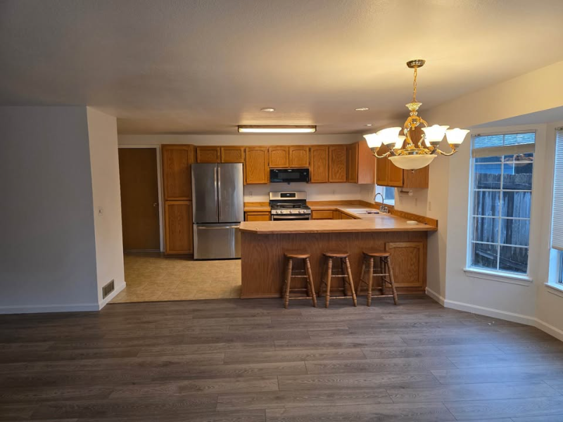 8019 57th Dr Ne - Photo 4 of 18