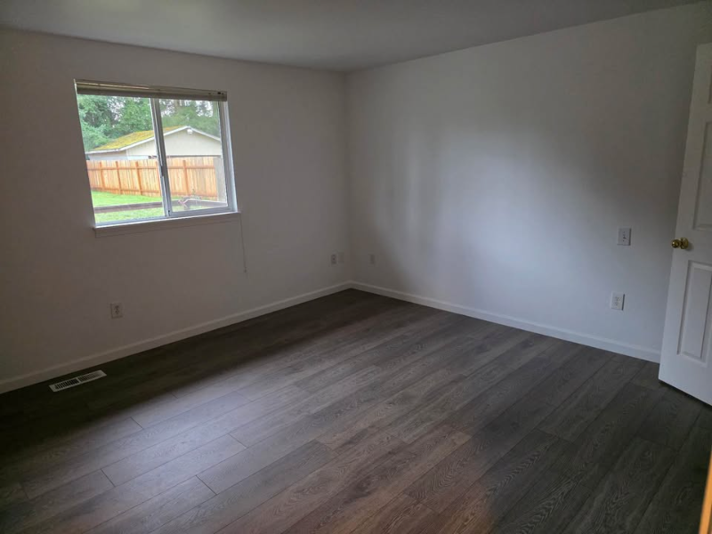 8019 57th Dr Ne - Photo 7 of 18