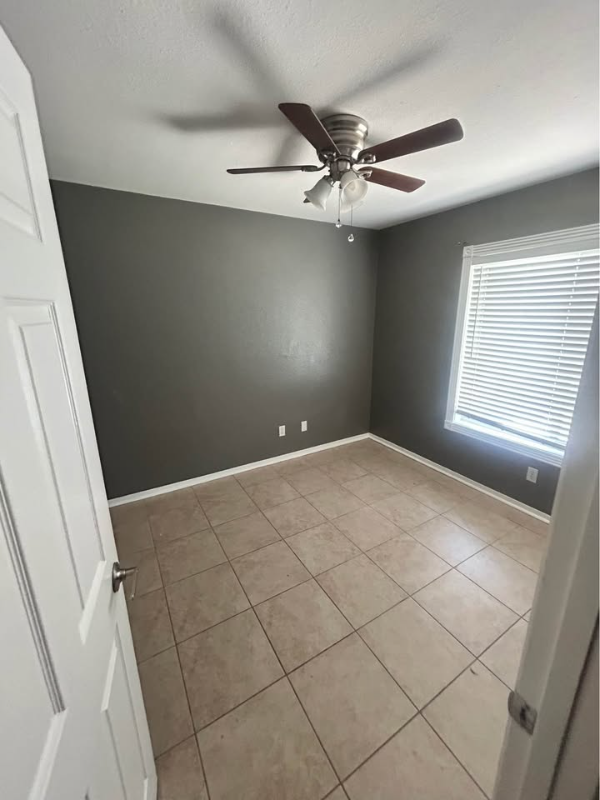 4025 E Saint Charles Ave - Photo 2 of 10