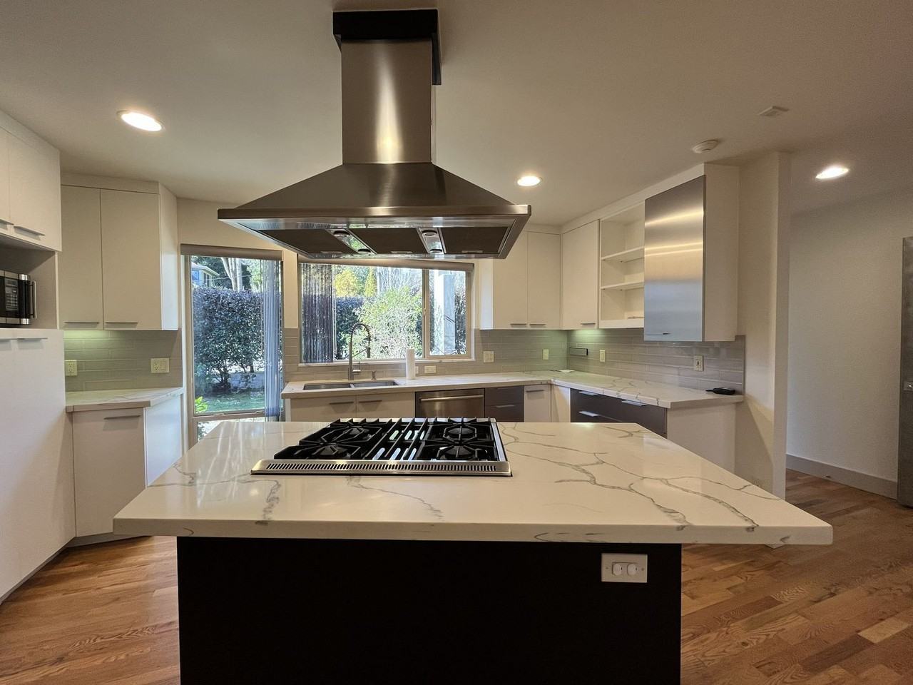 4604 Sw Condor Ave - Photo 7 of 45