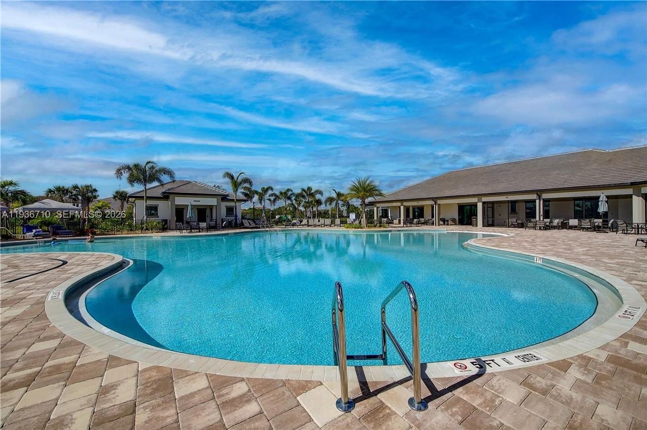 8197 Hanoverian Dr - Photo 3 of 50