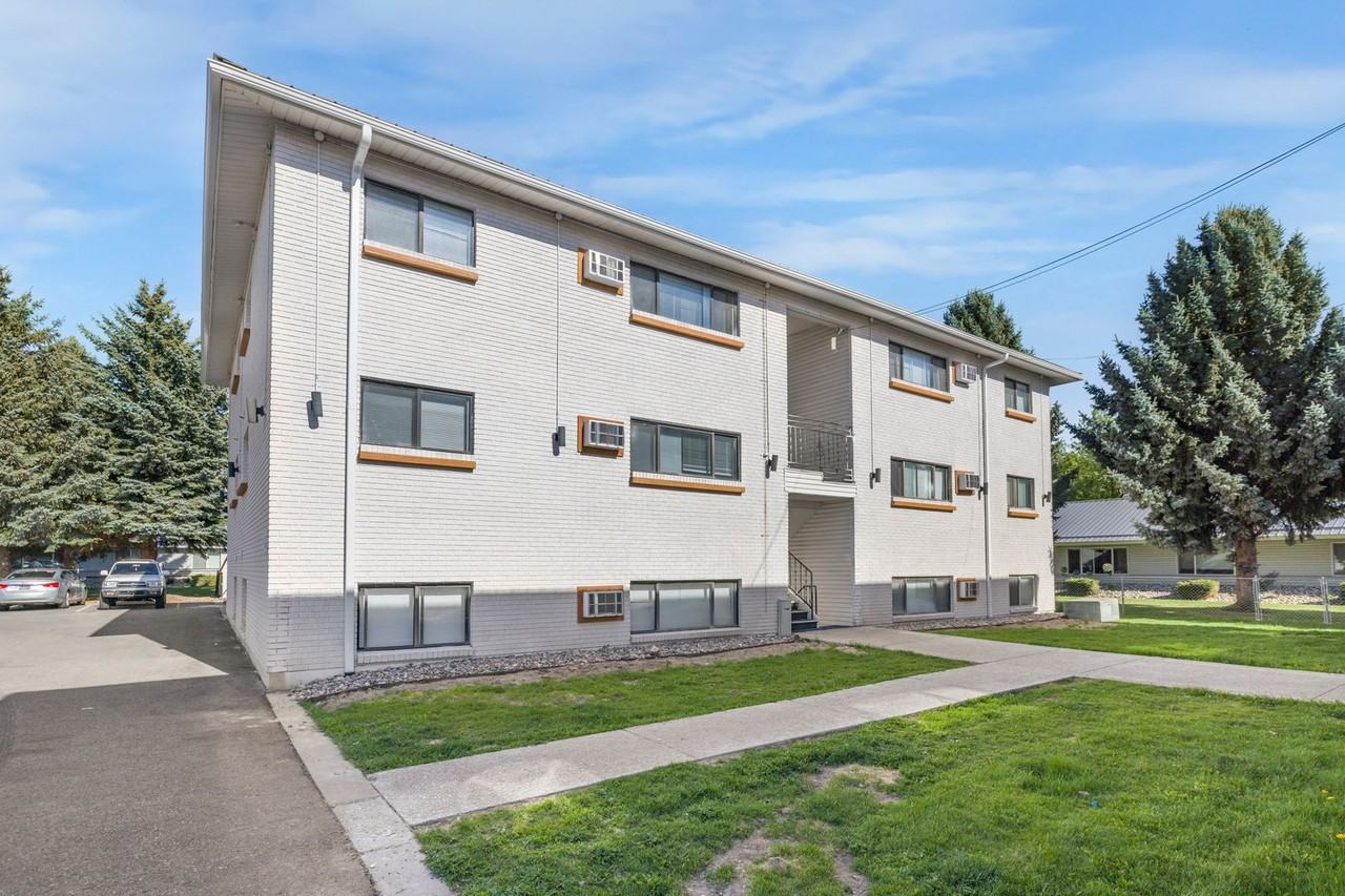 Strawberry Apartments - Photo 2 of 50