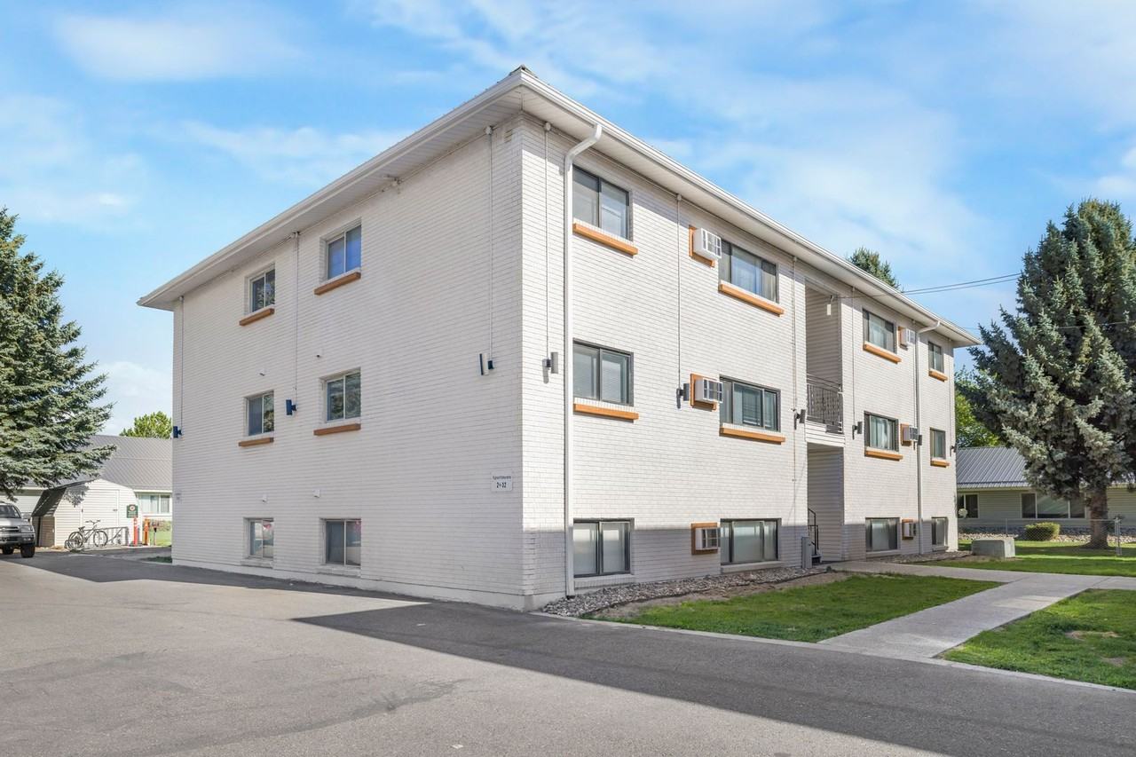 Strawberry Apartments - Photo 3 of 50