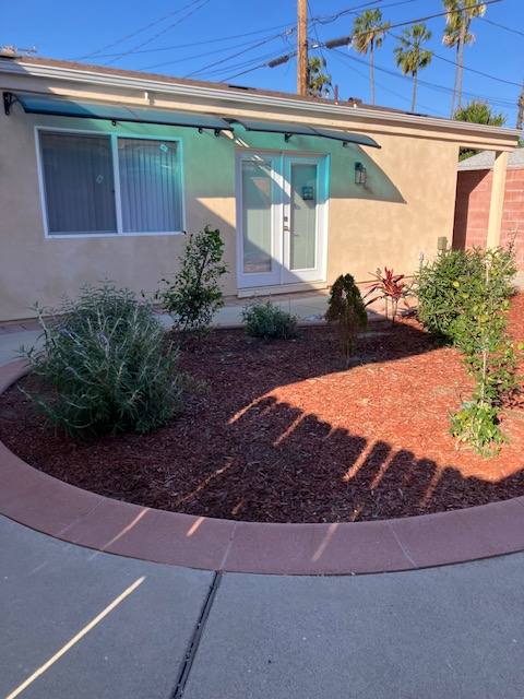 840 N Clementine St #B - Photo 2 of 5