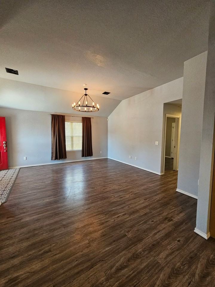 931 Beaumont Sq - Photo 7 of 16