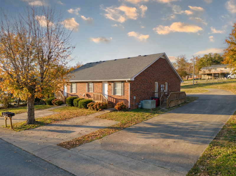 211 Carmack Ave - Photo 2 of 12