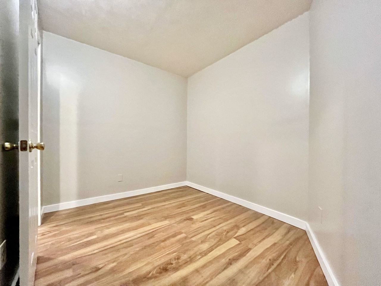 1979 Barbara St - Photo 6 of 22