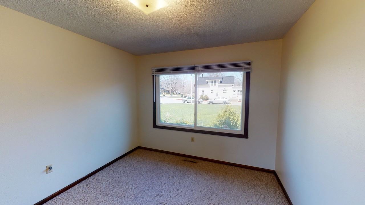 3910 Ontario St - Photo 4 of 11