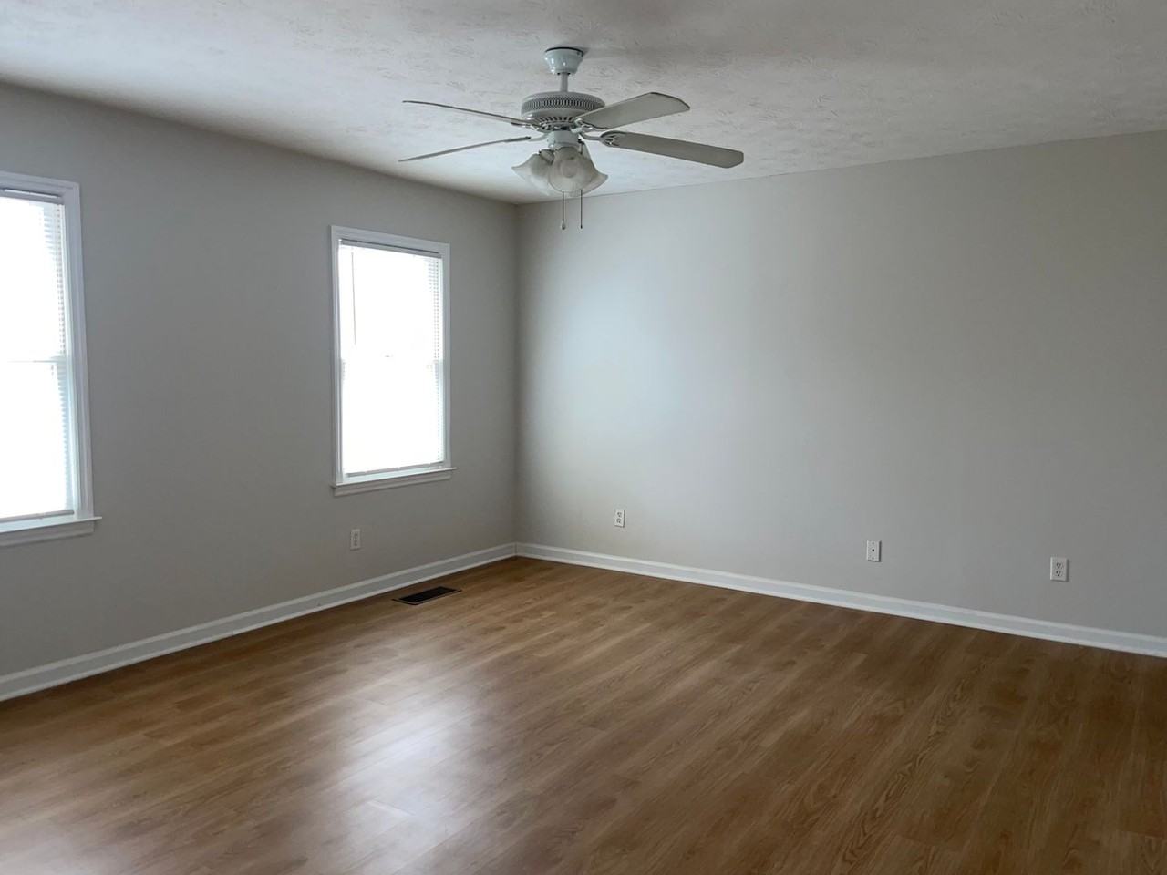 764 Hemphill Rd - Photo 7 of 14