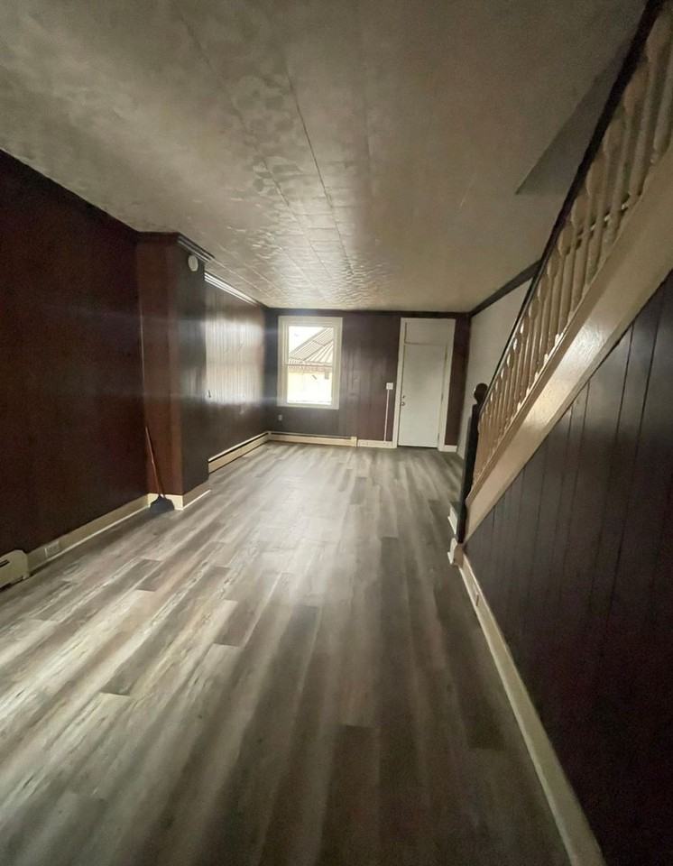 237 N Sherman St - Photo 4 of 24