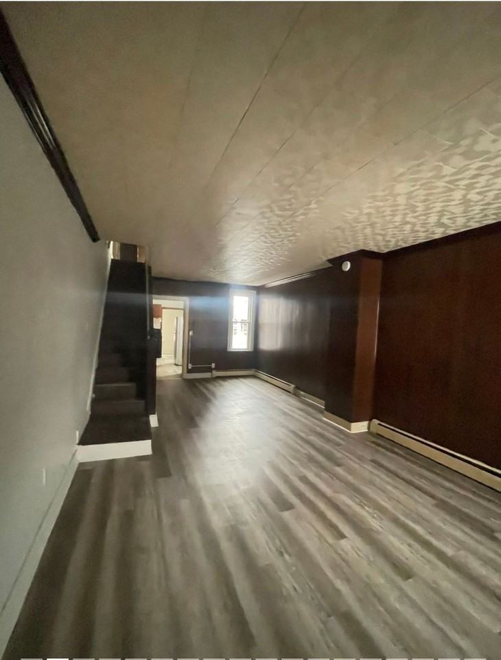 237 N Sherman St - Photo 5 of 24