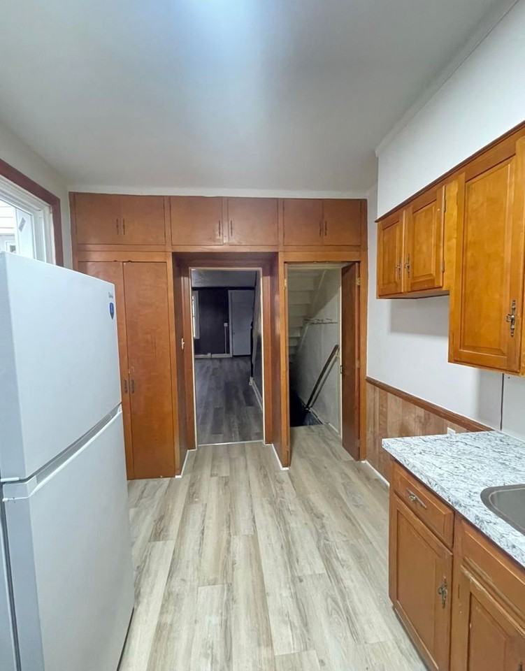 237 N Sherman St - Photo 7 of 24