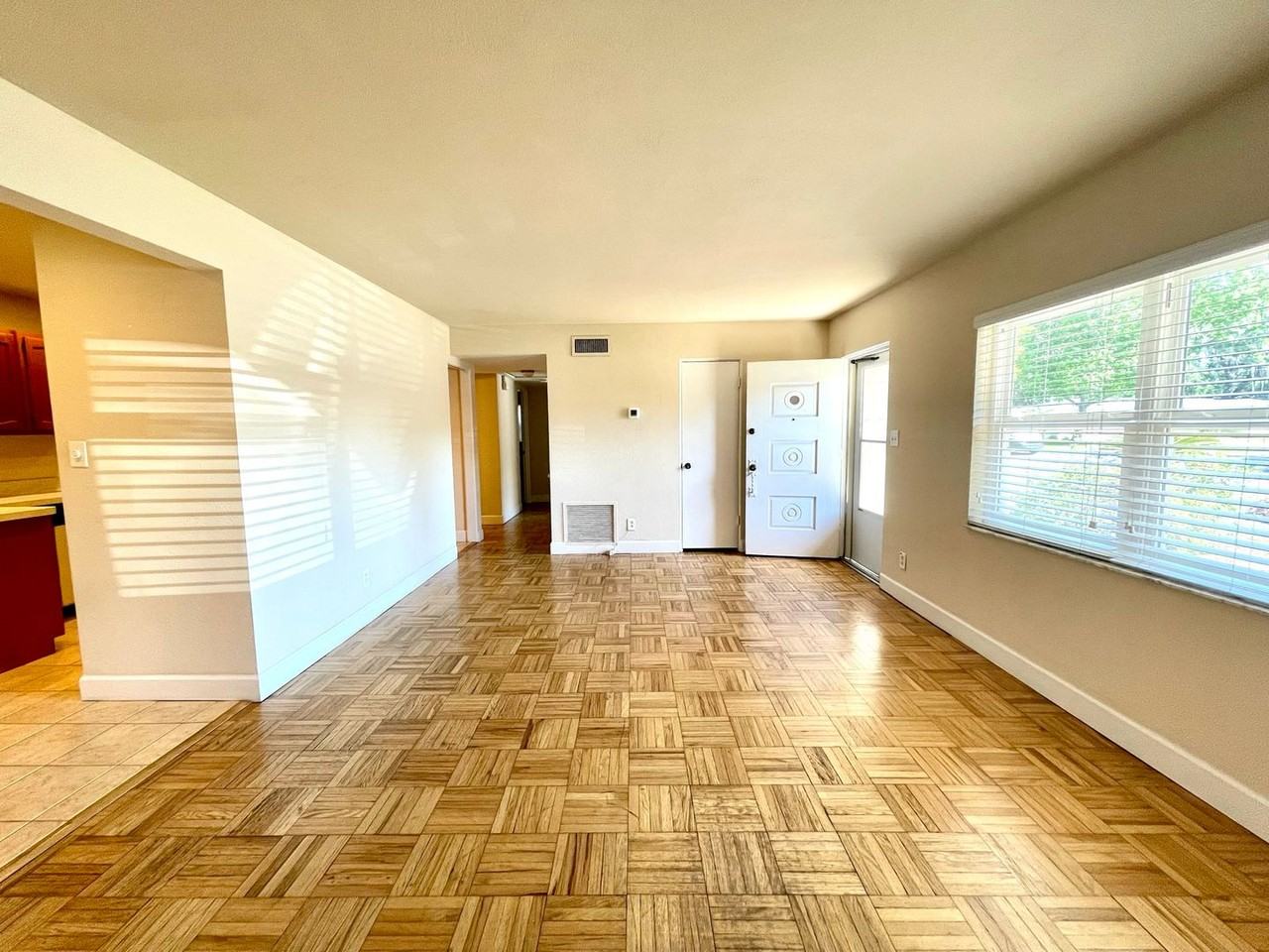 942 Gloriosa Ave - Photo 4 of 22