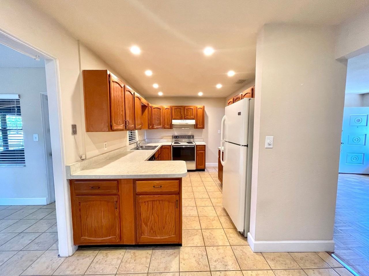 942 Gloriosa Ave - Photo 6 of 22