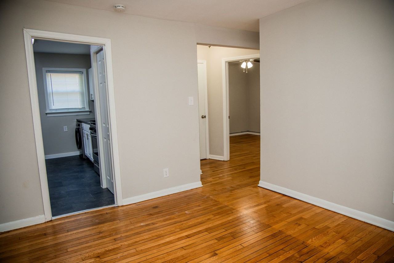 1905 Grayland Ave - Photo 2 of 15