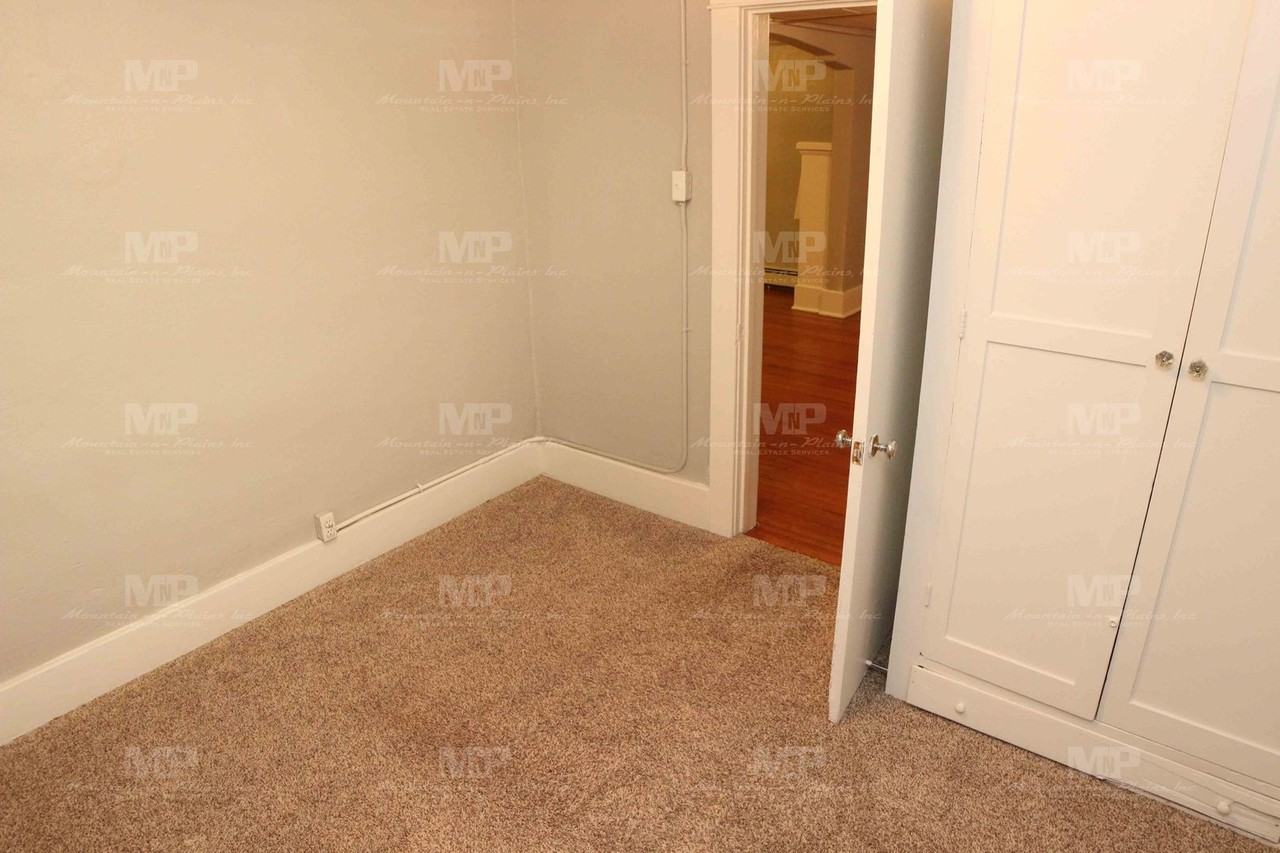 216 E Myrtle St - Photo 6 of 8