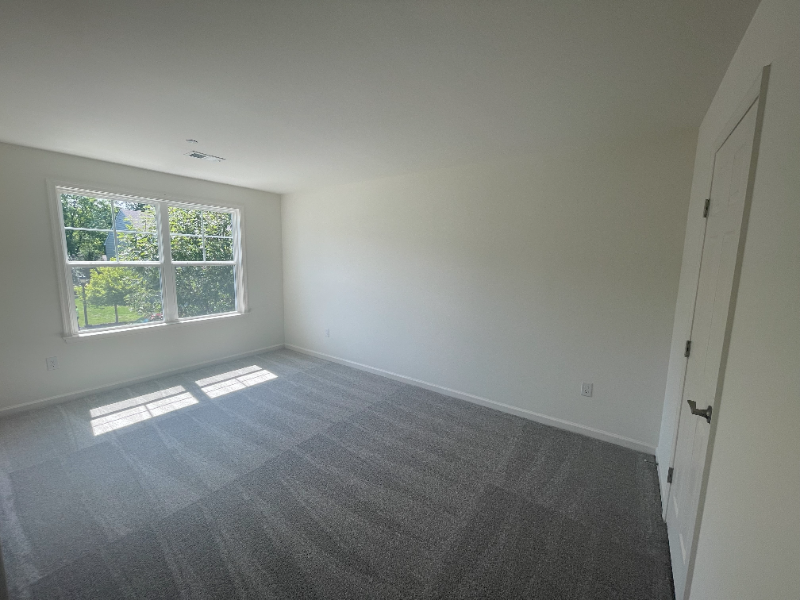 235 Thompson Ave - Photo 7 of 20