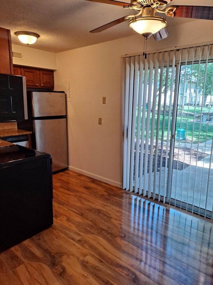 Whitehall - Photo 4 of 31