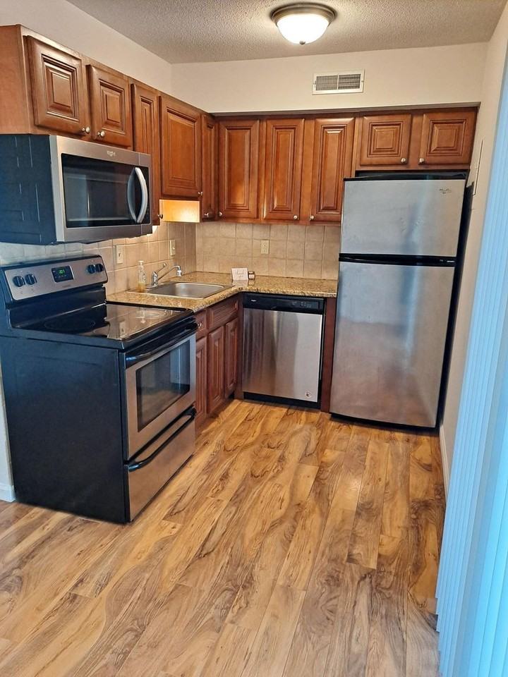 Whitehall - Photo 5 of 31