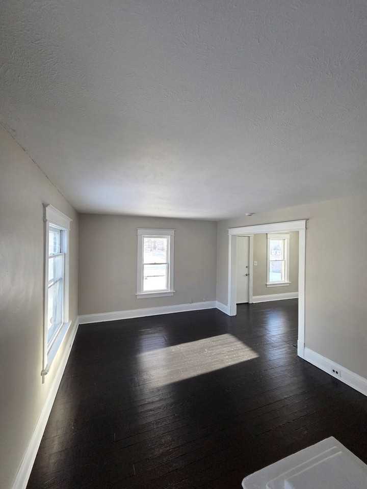 293 Mason Ave - Photo 2 of 16