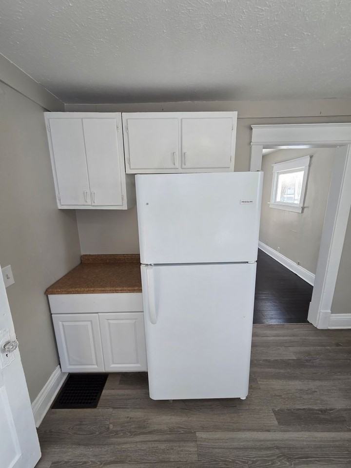 293 Mason Ave - Photo 7 of 16