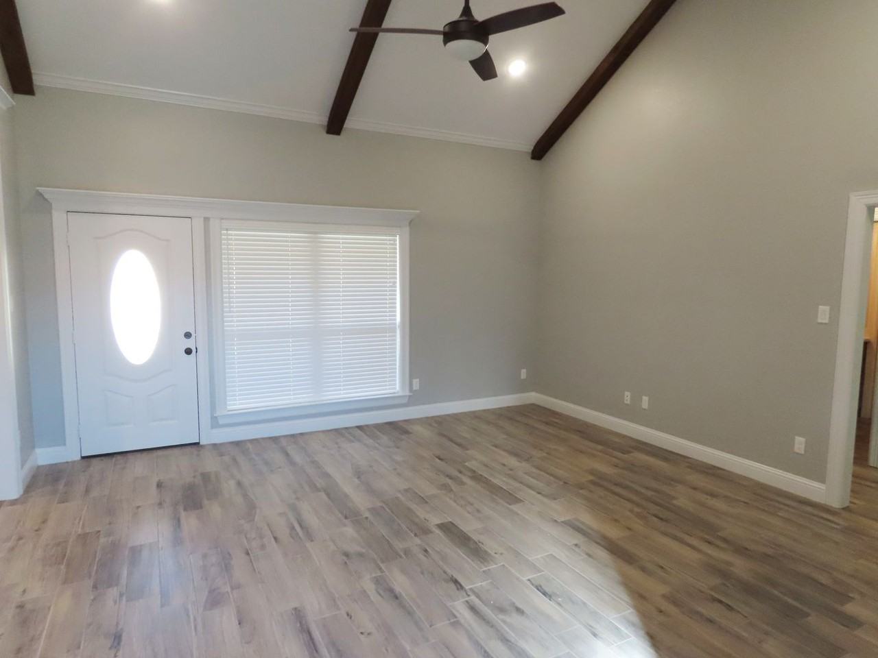 209 Meadow Ln - Photo 3 of 33