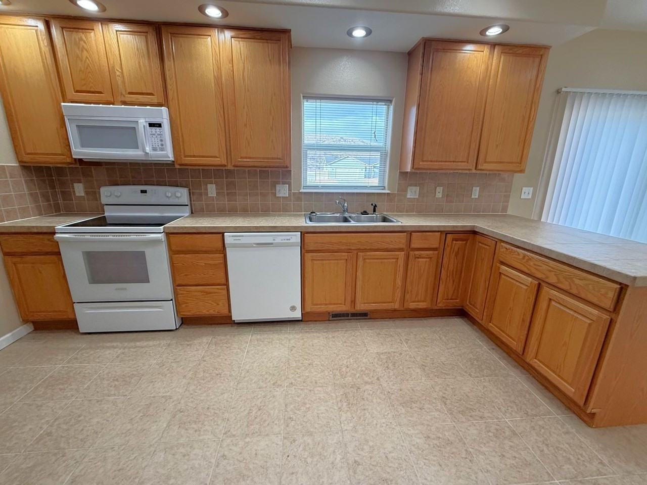 6392 Squash Blossom Rd - Photo 5 of 19